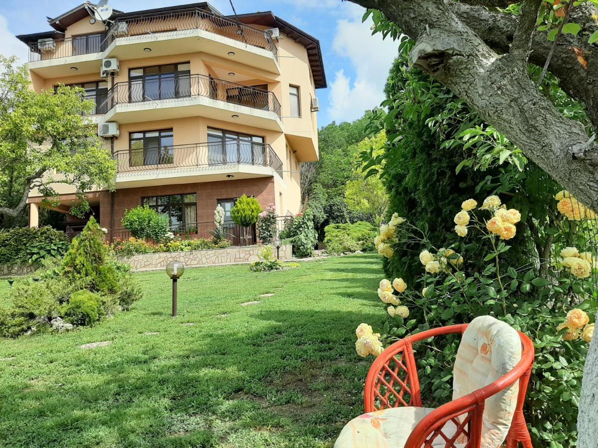 Villa Prolet General-Kantardzhievo Exterior photo